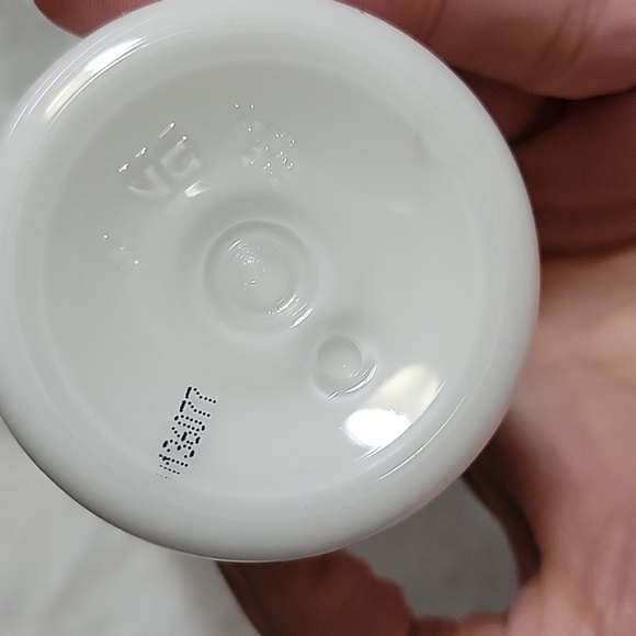 Clarins Wonder Fig Body Lotion And Candle Bundle NWT - Picture 4 of 7